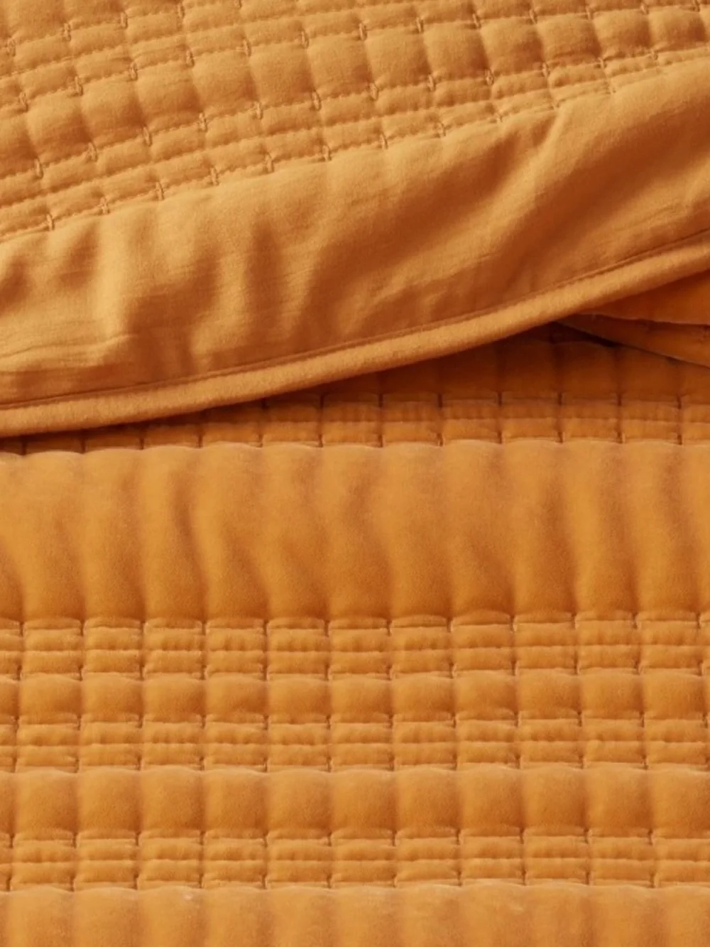 THRESHOLD NWT Lofty Velvet Quilt -Dark Gold -full/queen